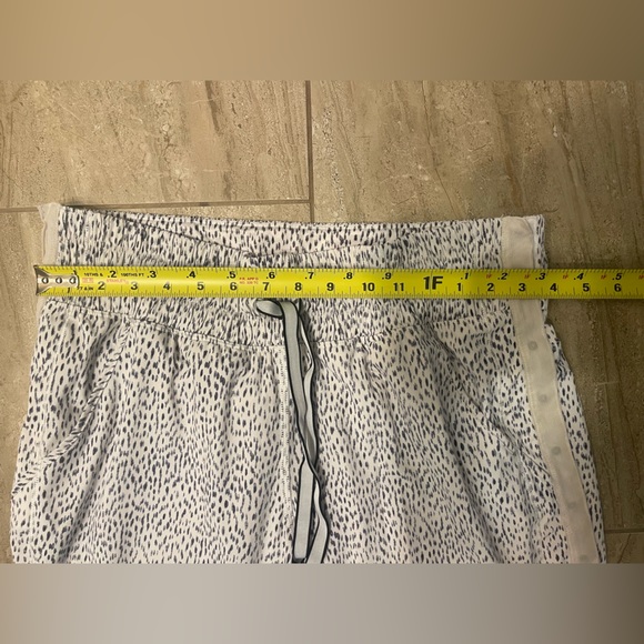 LULULEMON SNAP OFF JOGGERS - Picture 10 of 10